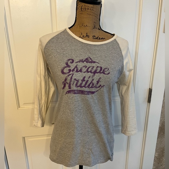 North Face women’s 3/4 sleeve shirt NWOT Small - Picture 1 of 4